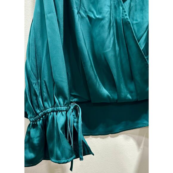 Band of the Free Women’s Pine Green Long Sleeve Wrap Blouse - Picture 4 of 5